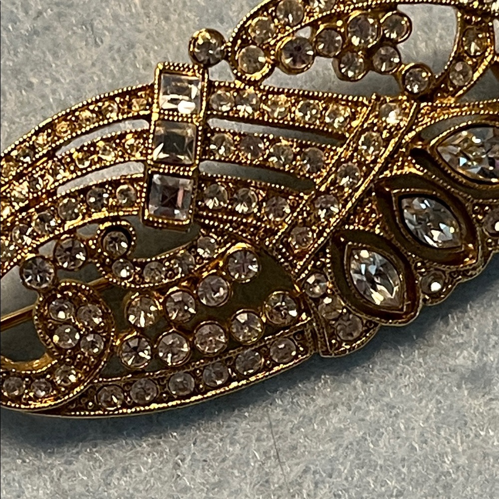 Elegant Gold and Rhinestone Brooch - Picture 5 of 5